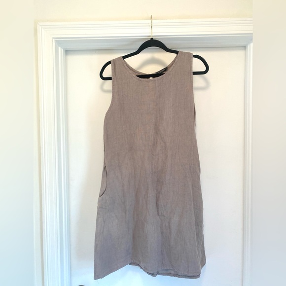 Lungo Larno Dresses & Skirts - Lungo Larno 100% Linen dress women’s size small grey Pockets scoop Neck office